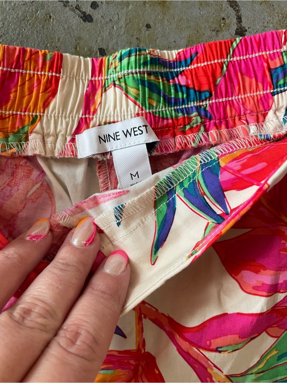 Nine West Pink Tropical Leaf Print Shorts Size Medium - Picture 2 of 7